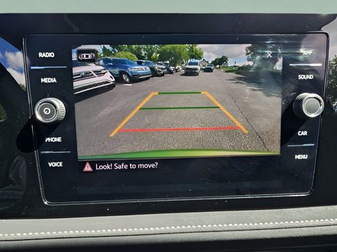 Certified 2025 Volkswagen Taos SE FWD image 20
