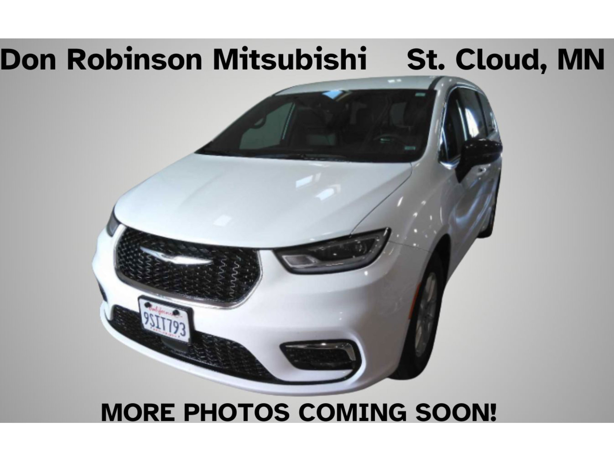 Used 2025 Chrysler Pacifica Select FWD image 1