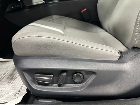 Used 2026 Toyota Camry SE FWD image 12