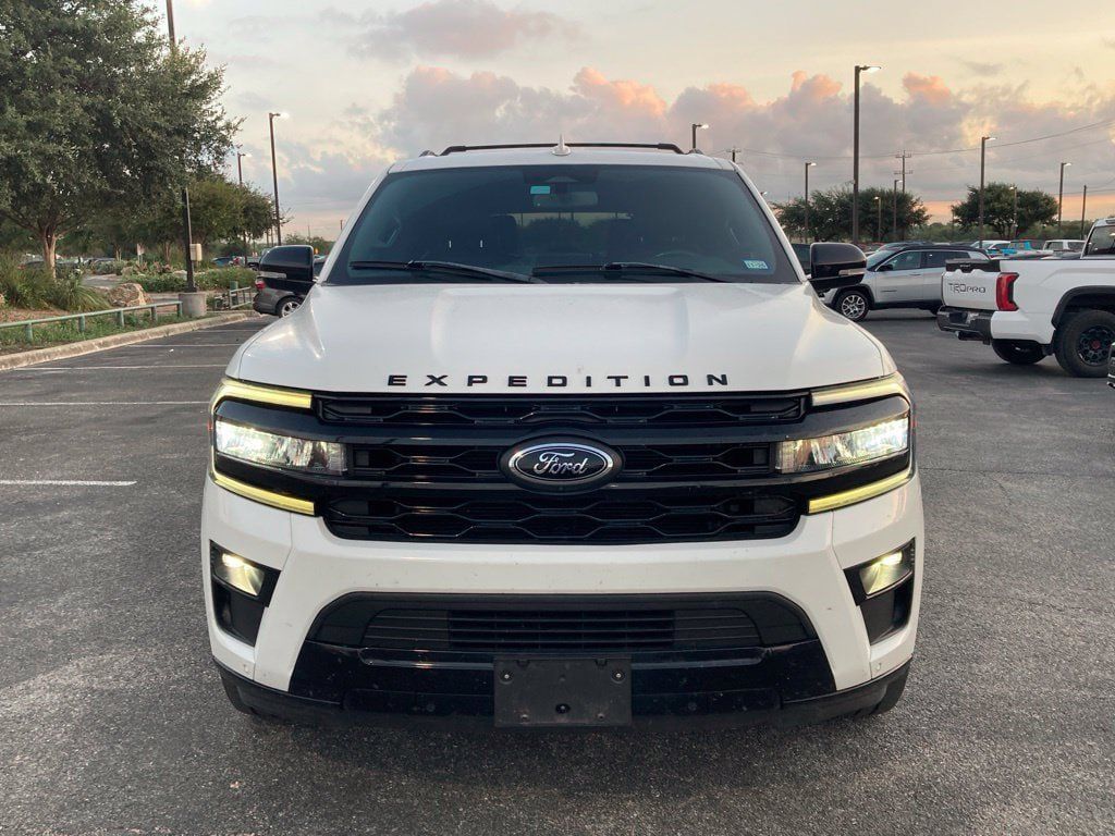 Used 2022 Ford Expedition Max Limited RWD image 2