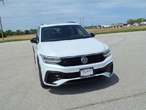 Used 2023 Volkswagen Tiguan SE R-Line FWD image 2