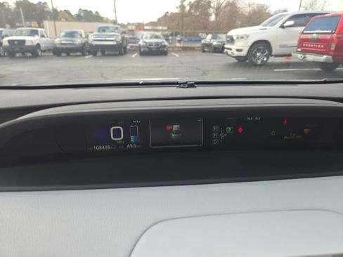 Used 2018 Toyota Prius Three image 16