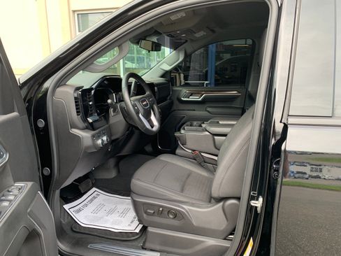 Used 2024 GMC Sierra 1500 Elevation AWD/4WD image 9