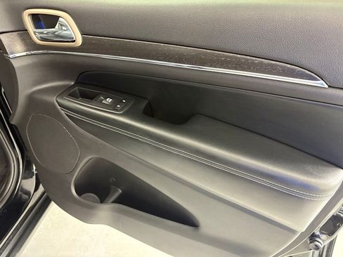Used 2017 Jeep Grand Cherokee Limited w/ Luxury Group II AWD/4WD image 41