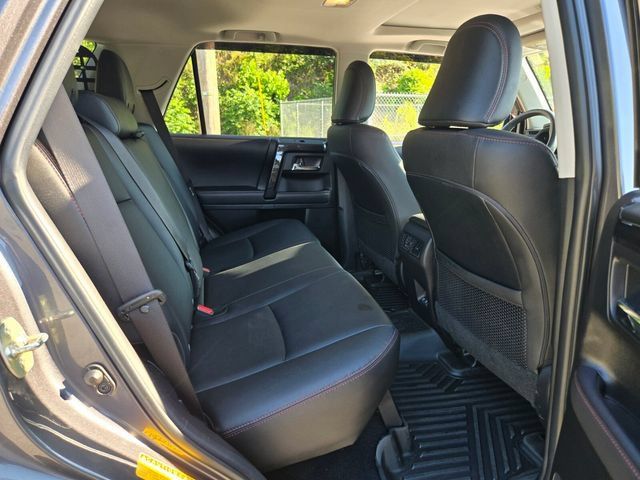 Used 2022 Toyota 4Runner TRD Off-Road Premium w/ Moonroof Package AWD/4WD image 22