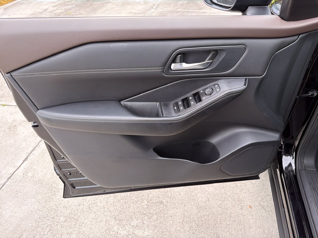 Certified 2023 Nissan Rogue SV w/ SV Premium B Package AWD/4WD image 18