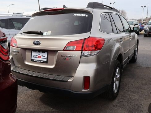 Used 2014 Subaru Outback 2.5i Limited w/ Moonroof Package image 16
