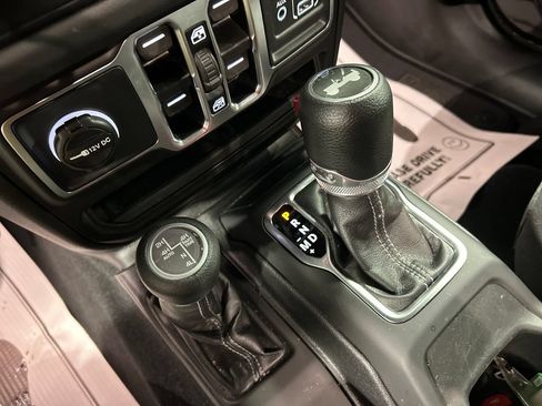 Used 2025 Jeep Wrangler Unlimited Sahara w/ Safety Group AWD/4WD image 20