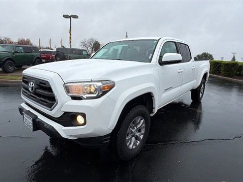 Used 2017 Toyota Tacoma SR5 image 1