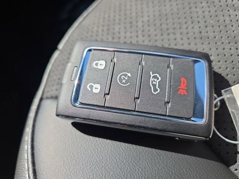 New 2025 Jeep Grand Cherokee Altitude image 30