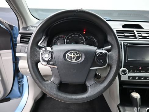 Used 2012 Toyota Camry LE FWD image 16