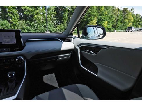 Used 2023 Toyota RAV4 XLE Premium FWD image 8