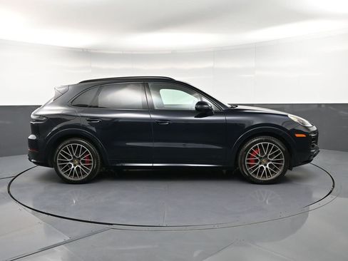 Used 2023 Porsche Cayenne GTS AWD/4WD image 9