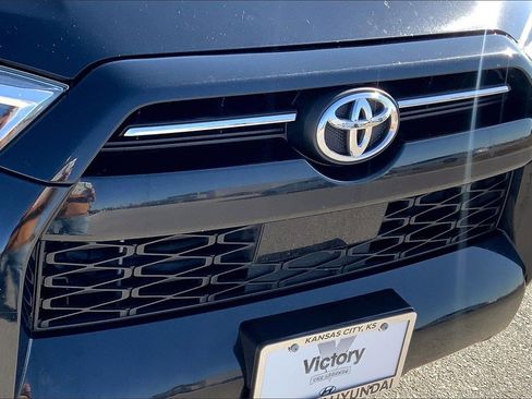 Used 2020 Toyota 4Runner SR5 image 24