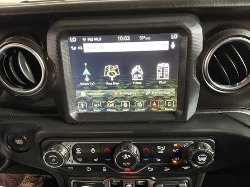 Used 2019 Jeep Wrangler Unlimited Sahara w/ Uconnect 4C Nav & Sound Group AWD/4WD image 21