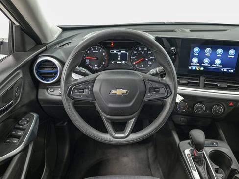 Used 2024 Chevrolet Trax LS w/ LS Convenience Package FWD image 18