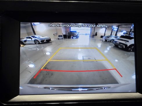 Used 2018 Kia Niro LX image 25