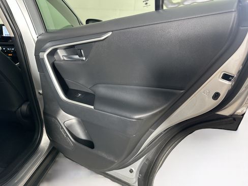 Used 2025 Toyota RAV4 XLE FWD image 28