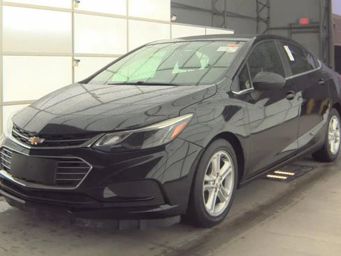Used 2017 Chevrolet Cruze LT FWD image 1