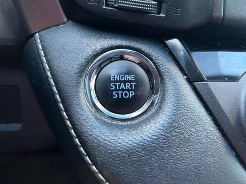 Used 2018 Toyota RAV4 XLE FWD image 29