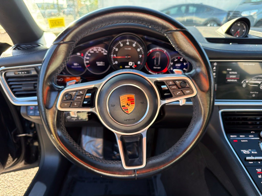 Used 2018 Porsche Panamera RWD image 32