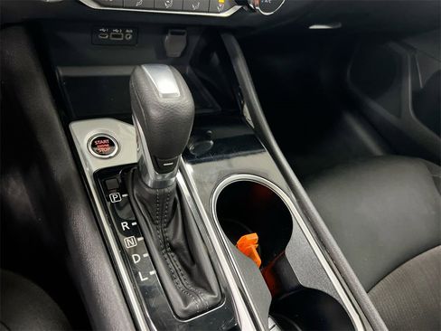 Used 2024 Nissan Altima 2.5 SV image 17