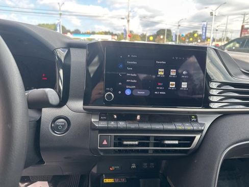 Used 2025 Toyota Camry LE image 21