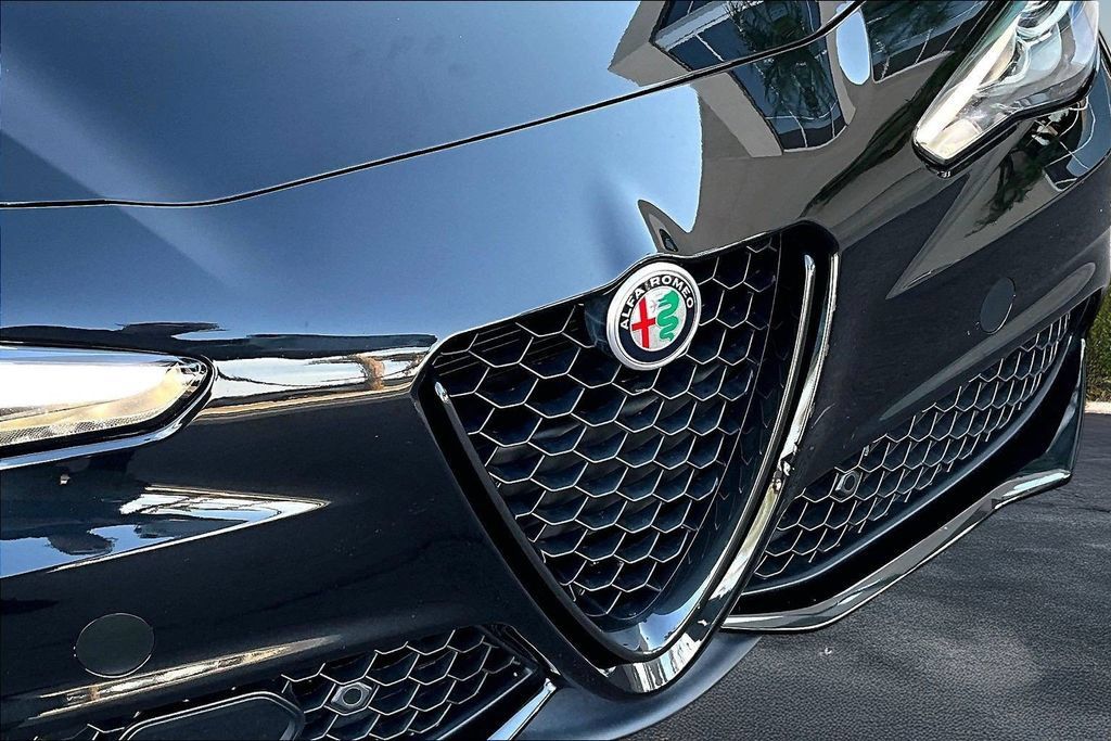 Used 2023 Alfa Romeo Giulia Veloce RWD image 28