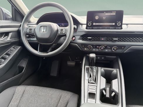 Used 2025 Honda Accord SE image 10