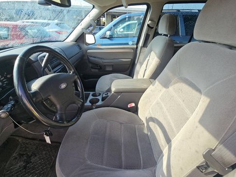 Used 2004 Ford Explorer XLT image 7