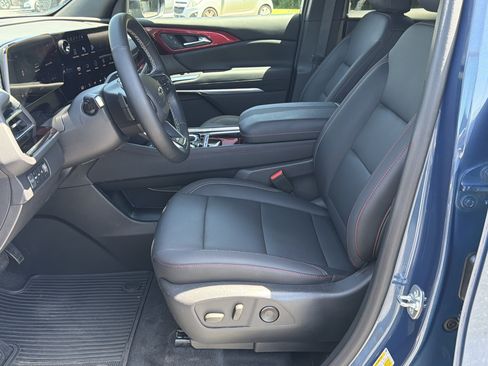 Used 2024 Chevrolet Traverse Z71 w/ LPO, Floor Liner Package AWD/4WD image 9