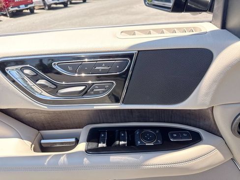 Used 2019 Lincoln Navigator Reserve AWD/4WD image 15