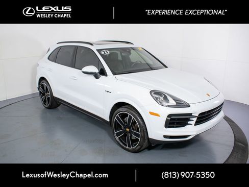 Used 2023 Porsche Cayenne AWD/4WD image 2