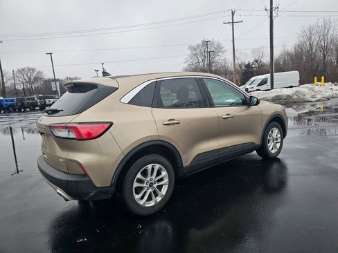 Used 2020 Ford Escape SE image 5