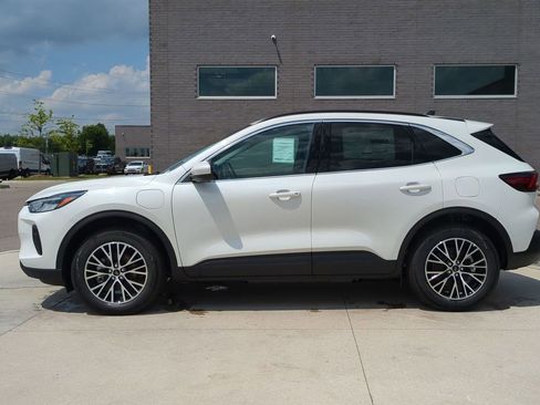 New 2025 Ford Escape SE image 2