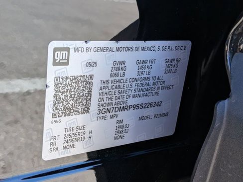 Used 2025 Chevrolet Equinox EV LT image 25