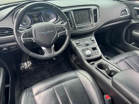 Used 2017 Chrysler 200 Limited Platinum w/ Comfort & Convenience Group FWD image 9