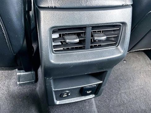 Used 2022 Ford Edge Titanium image 10