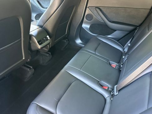 Used 2025 Tesla Model Y Long Range RWD image 26