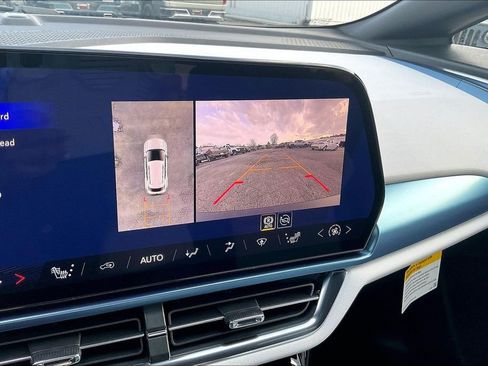 New 2026 Chevrolet Equinox EV LT FWD image 21