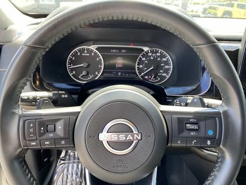 Used 2025 Nissan Pathfinder SV AWD/4WD image 16