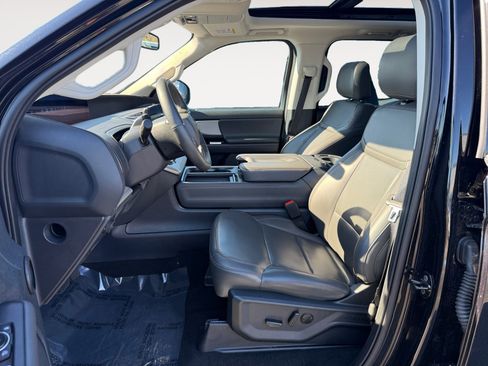 Used 2025 Ford Expedition Active image 10