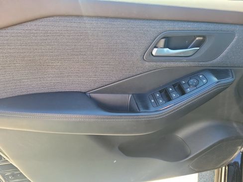 Used 2023 Nissan Rogue SV AWD/4WD image 18