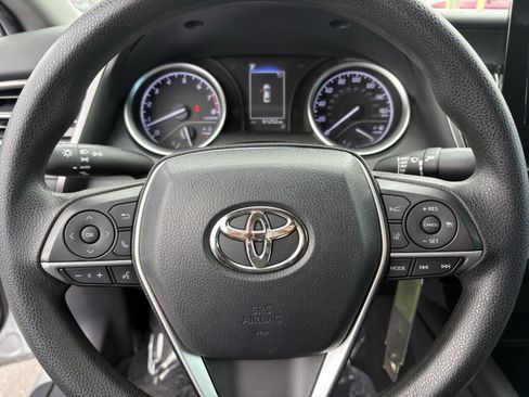 Used 2021 Toyota Camry LE image 28