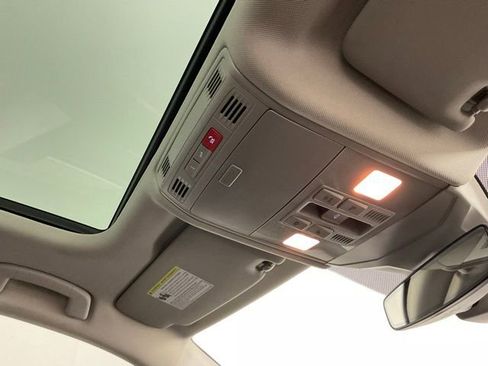 Used 2024 Volkswagen Jetta SE image 19