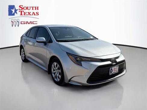 Used 2025 Toyota Corolla LE FWD image 1