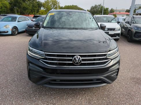 Certified 2023 Volkswagen Tiguan SE w/ Panoramic Sunroof Package FWD image 2