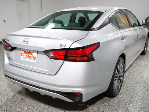 Used 2024 Nissan Altima 2.5 SV FWD image 7