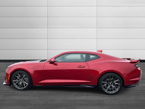 Used 2019 Chevrolet Camaro ZL1 image 2