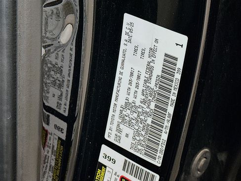 Used 2025 Toyota Tacoma TRD Off-Road image 12